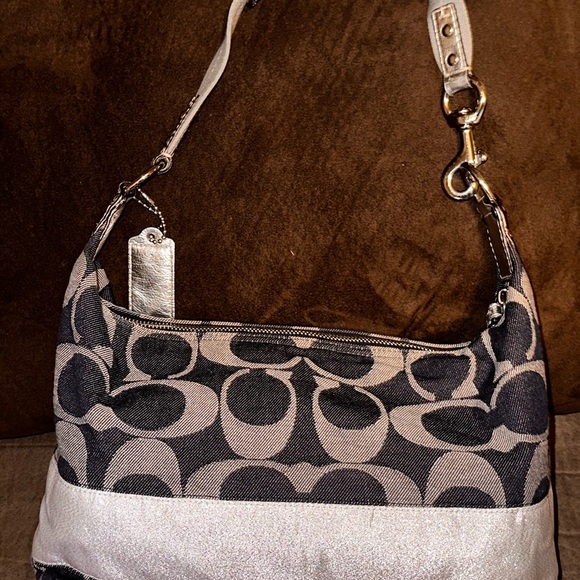 EC - COACH CARLY SIGNATURE STRIPE HOBO NAVY BLUE & GRAY SHOULDER BAG. - Picture 2 of 15
